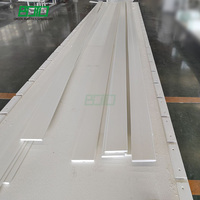 Moulures en PVC de haute qualité pour lambris mural, plafonds de véranda, planches à rainures en PVC, vente en gros d'usine