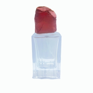 Botella de Spray de Vidrio Vacía de Alta Gama con Tapa de Piedra Roja Natural - Product Image 2