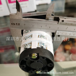 13.00.11 สวิตช์โรตารี่ 20A 690V 2NO2NC ขั้วต่อแบบสกรู ควบคุมอุตสาหกรรม - Product Image 3