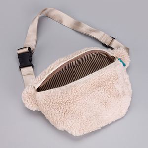 Sac bandoulière en peluche automne-hiver, style européen et américain, haut de gamme, tendance, sac de poitrine, nouvelle collection transfrontalière, sac pour femme de niche - Product Image 2