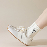 Chaussettes de sport en coton brodé en gros, logo brodé sur le mollet, chaussettes personnalisées pour femmes, chaussettes personnalisées