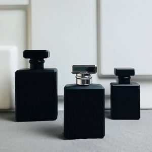Op Maat Gemaakte Hoge Kwaliteit Luxe Unieke Matte Zwarte Lege Glazen Spray Parfumfles 30Ml 50Ml 100Ml - Product Image 1