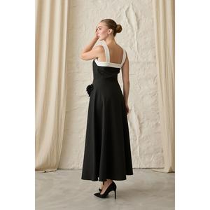 Robe de soirée écologique noire coupe trapèze avec bretelles en satin contrastantes et dos nu, taille naturelle - Product Image 1