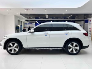 <span class=keywords><strong>Mercedes</strong></span>-Benz <span class=keywords><strong>GLC</strong></span> 260 4MATIC Luxe <span class=keywords><strong>SUV</strong></span> d'<span class=keywords><strong>occasion</strong></span> 2017, intérieur cuir, <span class=keywords><strong>SUV</strong></span> de taille moyenne, jantes 19 pouces, toit ouvrant super large - Product Image 3