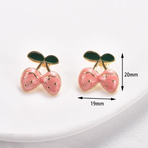 Boucles d'oreilles clous en émail cerise pour femme, en acier inoxydable coloré, plaqué or, bijoux fantaisie, cadeau - Product Image 2