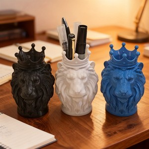 Sculpture de tête de lion en résine noire avec couronne, statue d'animal pour la décoration de la maison, du bureau ou du bureau à domicile - Product Image 3