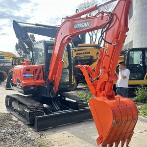 Excavatrice sur chenilles hydraulique d'occasion DOOSAN DX60 d'origine coréenne en bon état à vendre - Product Image 6