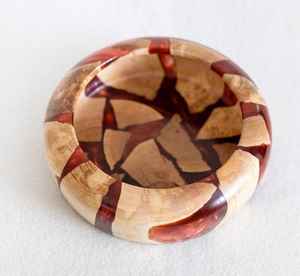 Bol en bois et résine fait main, alliant le charme rustique du bois et le design artistique de la résine, idéal pour la décoration intérieure élégante et l'usage quotidien. - Product Image 6