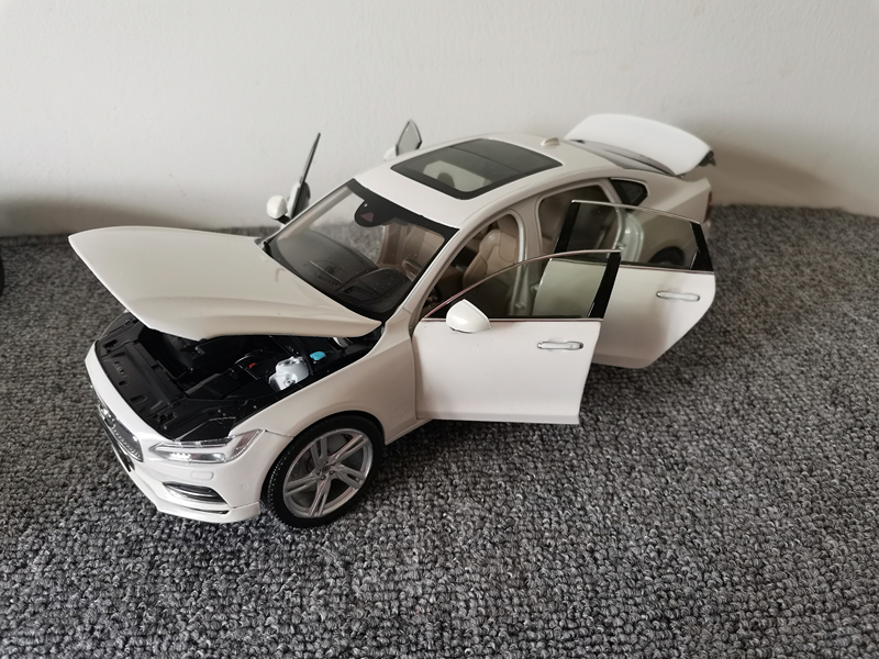 VOLVO S90 1:18 Diecast Model Car - Perfect Gift & Decoration