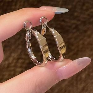 Pendientes de aro de acero inoxidable plateado con diseño geométrico para mujer, joyería de moda - Product Image 1