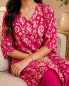 Ensemble Kurta et pantalon Rani Pink élégant, séchage rapide, toutes saisons, en rayonne, tissu doux de qualité supérieure, coupe décontractée, confortable, vêtements traditionnels - Product Image 3