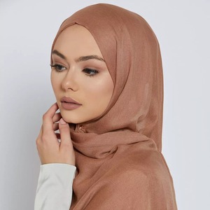 Articolo Popolare per il Commercio Estero: Foulard Malese in Rayon Tinta Unita, <span class=keywords><strong>Sciarpa</strong></span> Sottile Traspirante in Modal Monocolore - Product Image 2