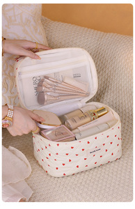 Sac <span class=keywords><strong>de</strong></span> maquillage matelassé Portable <span class=keywords><strong>grande</strong></span> capacité amour coeur filles <span class=keywords><strong>trousse</strong></span> <span class=keywords><strong>de</strong></span> <span class=keywords><strong>toilette</strong></span> sac <span class=keywords><strong>de</strong></span> rangement beauté pochettes sac pour femmes - Product Image 2
