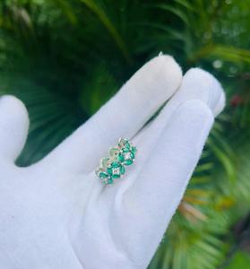 แหวนมรกตและเพชรทองคำขาว 14K |   มรกตธรรมชาติทรงมาร์คีส์ขนาด 2x4 มม. ประดับเพชรทรงกลม |   แหวนพลอยหรูหรา - Product Image 2