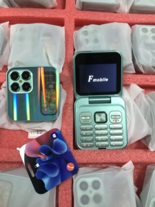 Nouveau téléphone portable à clapet I18 Pro Mini, radio FM, double carte SIM, téléphone mobile 2G, débloqué pour étudiants et personnes âgées - Product Image 2