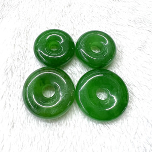 थोक म्यांमार पारदर्शी ग्रीन Jadeite जेड डोनट लटकन हाथ नक्काशीदार पत्थर गहने लटकता हुआ के लिए DIY सामान - Product Image 1