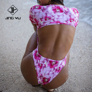 Le fabricant conçoit des bodys élégants à imprimé hawaïen et des maillots de bain une pièce en nylon recyclé sur mesure. - Product Image 5