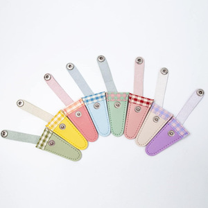 ปลอกกรรไกรหนัง PU ขนาดเล็กน่ารัก ปักลายตารางสีสันสดใส ปลอกกรรไกรแบบสวม - Product Image 2