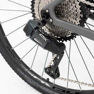Vélo <span class=keywords><strong>de</strong></span> montagne WheelTop sans fil à 13 vitesses, fourche en alliage MgAl à axe traversant, <span class=keywords><strong>frein</strong></span> à <span class=keywords><strong>disque</strong></span> hydraulique, cadre en fibre <span class=keywords><strong>de</strong></span> carbone, guidon rigide - Product Image 5