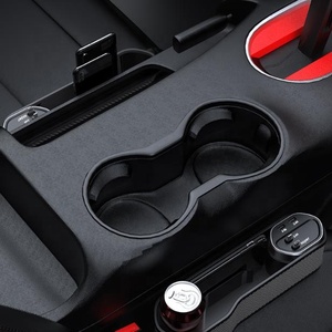 Organizador Multifuncional QEEPEI con 2 Puertos USB, Organizador de Almacenamiento para el Espacio Entre Asientos de Coche, de Cuero PU - Product Image 4