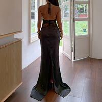 Robe longue noire en dentelle à col en V et dos nu sans manches pour femme, avec ceinture, idéale pour les soirées et les fêtes formelles – Collection été, offre spéciale