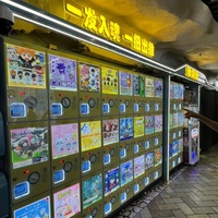 Fabricant OEM ODM de jouets japonais de haute qualité, machine distributrice de capsules, petite machine à balles Gacha pour enfants, pour magasins d'anime et centres commerciaux