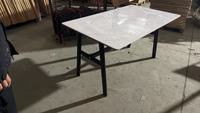 Ensemble de table et 4 chaises de salle à manger en verre pour hôtel, restaurant, prix abordable