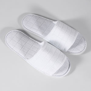 Pantuflas de Hotel Personalizadas Disponibles a través de Suministro al por Mayor de Pantuflas de Hotel para Hoteles, Resorts, Spas y Hoteles de Marca - Product Image 6