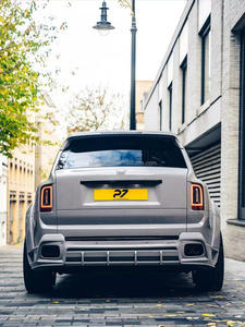 ชุดแต่งคาร์บอนไฟเบอร์สำหรับ Rolls-Royce Cullinan รุ่นอัพเกรด 1016 สไตล์  ประกอบด้วยกันชนหน้า-หลัง สเกิร์ตข้าง สปอยเลอร์ และฝากระโปรง - Product Image 3