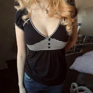 T-shirt tricoté d'été pour femme, col en V, manches courtes, boutonné, à rayures et patchwork, coupe ajustée trapèze, style décontracté Y2K streetwear - Product Image 5