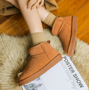 <span class=keywords><strong>Bottes</strong></span> <span class=keywords><strong>de</strong></span> <span class=keywords><strong>neige</strong></span> en cuir véritable pour femmes, personnalisées OEM, vente en gros, <span class=keywords><strong>bottes</strong></span> d'hiver chaudes doublées <span class=keywords><strong>de</strong></span> fourrure, bottines à semelle antidérapante, mini classiques pour femmes - Product Image 4