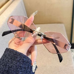 Lunettes de soleil polygonales sans monture en alliage hexagonal rétro tendance 2025 avec logo personnalisé, protection UV400 pour femmes - Product Image 3