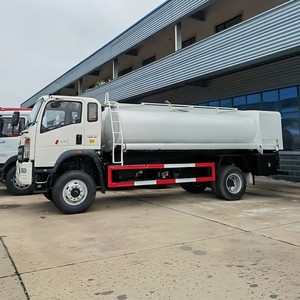 Camion-citerne SINOTRUK HOWO 4x4 tout-terrain 6000L pour le ravitaillement en carburant inflammable - Product Image 6