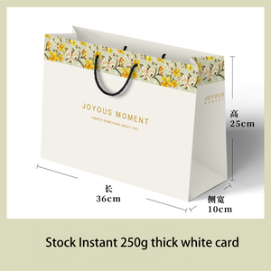 Nouveau petit design simple frais entièrement personnalisé sac cadeau en papier exquis shopping de vacances vêtements options personnalisables disponibles - Product Image 4