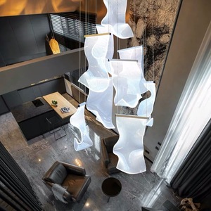 Lampadario per Scale Decorazione Hotel e Sala da Pranzo, Lampade a Sospensione Personalizzate in Acrilico Dorato con Proiettore - Product Image 3