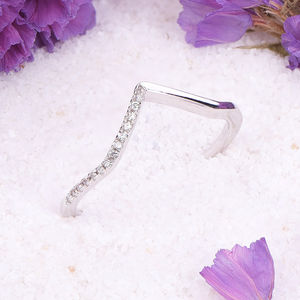 YILUN Bague moderne en forme de V en argent sterling S925 Mini zircon cubique Design élégant Bague empilable de style minimaliste - Product Image 6