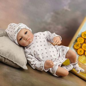 YOURBRAND Muñecas Reborn de Silicona de Tamaño Doble, Piel Oscura, Niño y Niña, Set de Regalo con Ropa a Juego - Product Image 6