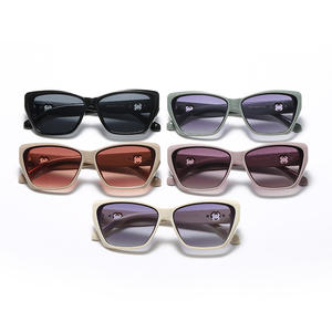 Lunettes de soleil œil-de-chat élégantes pour femmes, protection UV400, monture en plastique, verres en polycarbonate, type 3, pour la conduite en extérieur, style rétro tendance - Product Image 1