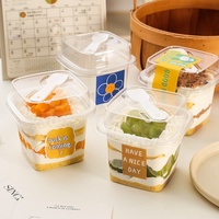 Boîte d'emballage alimentaire jetable carrée transparente en PET de 380 ml pour mousse, lait de soja, cupcakes, desserts et contenants à emporter