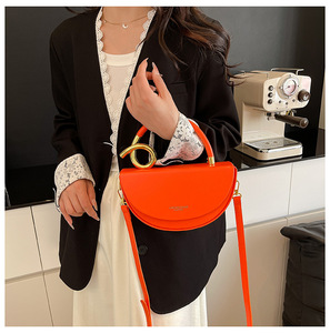 Nuova <span class=keywords><strong>Borsa</strong></span> di Lusso 2025 per Donne, <span class=keywords><strong>Borsa</strong></span> <span class=keywords><strong>a</strong></span> Mano Semicircolare in Pelle PU, Elegante <span class=keywords><strong>Borsa</strong></span> <span class=keywords><strong>a</strong></span> Spalla da Donna di Design - Product Image 6
