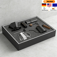 Coffret Cadeau Café Extérieur Personnalisé de Luxe – Moulin à Café Manuel, Filtre, Bouilloire, Cuillère – Design Portable en Métal et Verre, Conception Durable