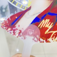 Usine de souvenirs promotionnels, vente en gros, éventails à main en plastique transparents personnalisés KPOP avec logo