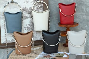 Grossiste ODM OEM Nouveauté 2026 Sac en Cuir Véritable <span class=keywords><strong>Personnalisé</strong></span> Style Coréen Tendance Niche Petit Sac Bandoulière <span class=keywords><strong>Téléphone</strong></span> & Sac Seau Femme - Product Image 6