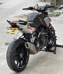 Motocicleta KOVE <span class=keywords><strong>Cobra</strong></span> 321R de 321cc, Bicilíndrica, Refrigerada por Agua, con ABS de Doble Canal y TCS, Ideal para Desplazamientos Urbanos - Product Image 5