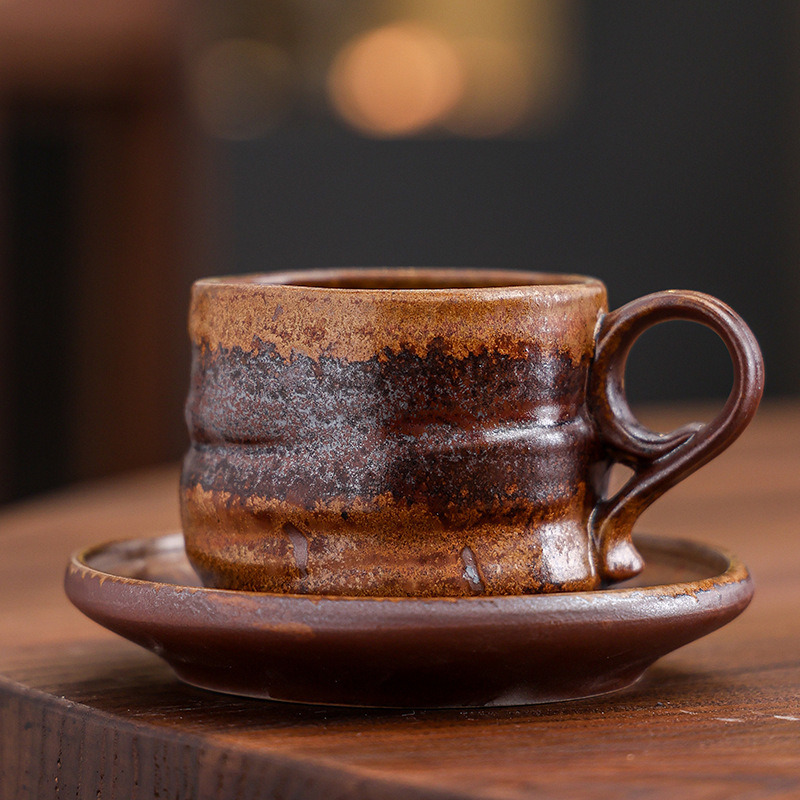 Ensemble tasse et assiette gros ventre marron