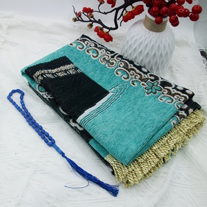 Nuevo Tapete de Oración YASEEN Holy Kaaba Jacquard Chenille 70x110cm, Lavable, con Base Antideslizante, con Cuentas Tasbih, Suave y Plegable - Product Image 1