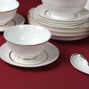 Nouvel ensemble de vaisselle de luxe en porcelaine fine avec bordure dorée, 60 pièces, style européen - Product Image 4