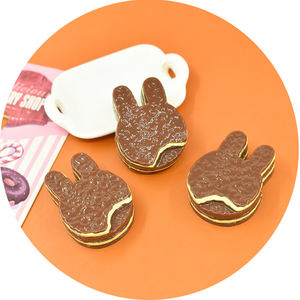 Cabujón de resina de conejo lindo con diseño de pastel de chocolate, estilo Kawaii, para accesorios de horquillas DIY y decoración de imanes de nevera de resina 3D - Product Image 1