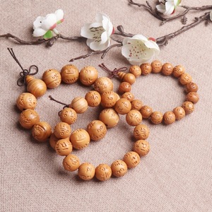 Pulsera de madera de melocotón con cuentas talladas con mantra de seis sílabas, joyería budista unisex - Product Image 2