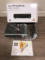 Behringers UMC204HD Audiophile 2x4, Antarmuka Audio/MIDI USB 24-Bit/192 kHz Dengan Preamplifier Mikrofon Midas Kartu Suara
